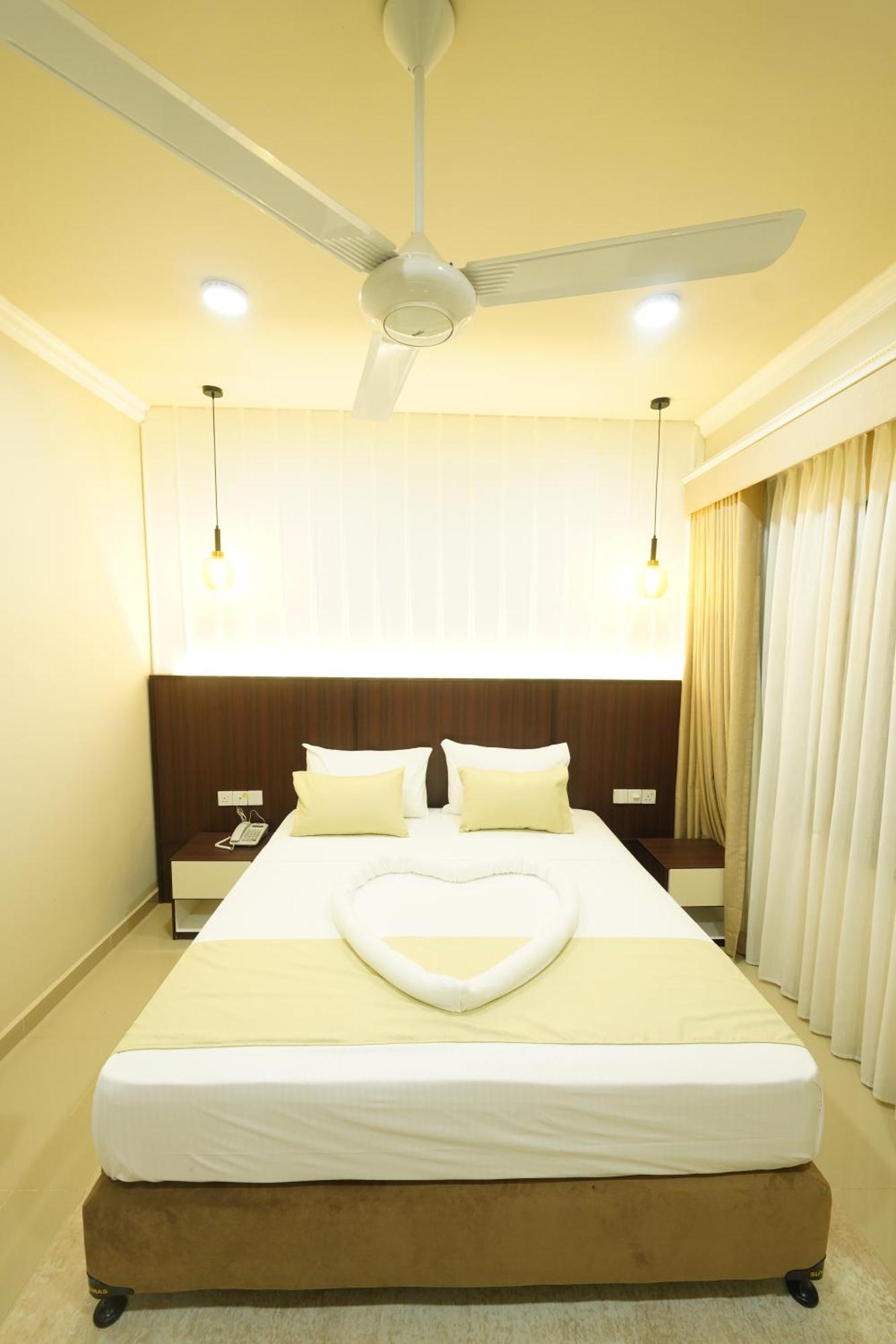 Hotel Grand Amanee Ratnapura Exterior photo
